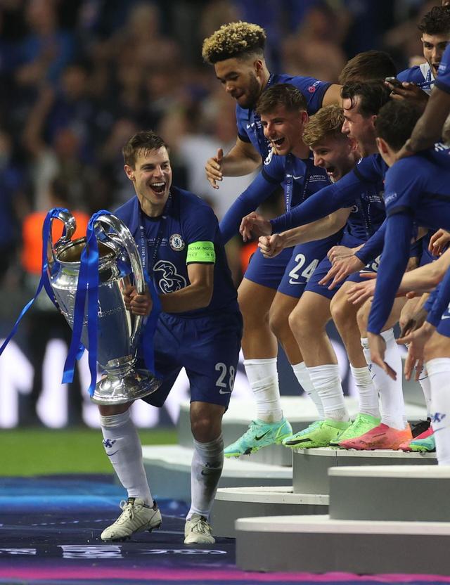 通过回顾他 通过回顾他