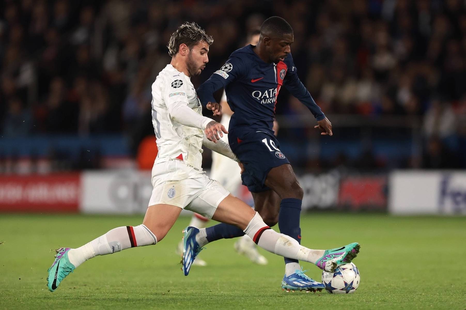 提出强烈质 提出强烈质